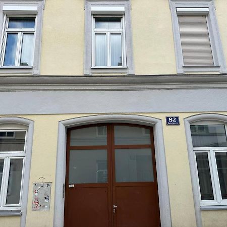 Cozy 8-Person Home In Vienna Located At Haberlgasse 82 N1 Buitenkant foto
