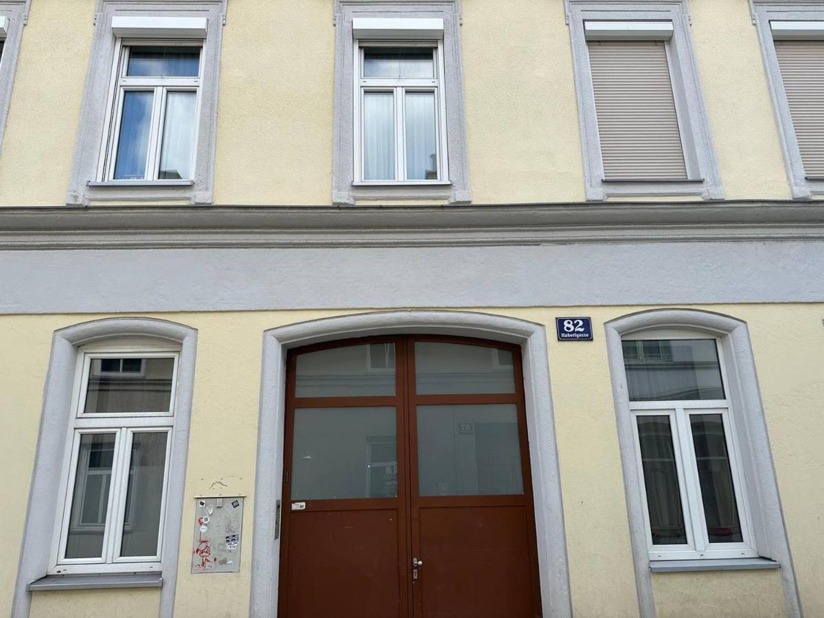 Cozy 8-Person Home In Vienna Located At Haberlgasse 82 N1 Buitenkant foto